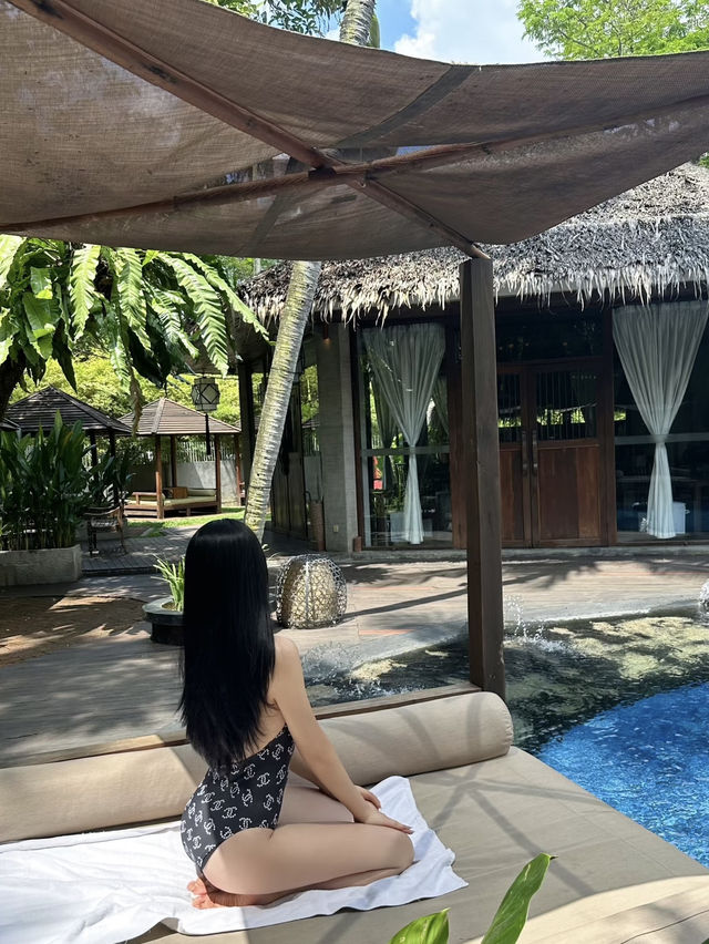 resort‑style ambiance, cozy rather than formal luxury experience  