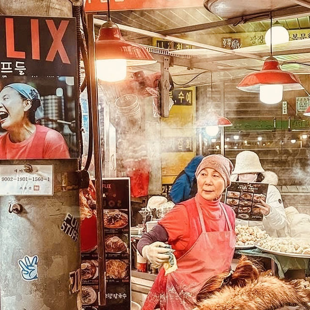 Solo Feasting at Gwangjang Market: Seoul’s Ultimate Street Food Adventure!** 🍜🎪