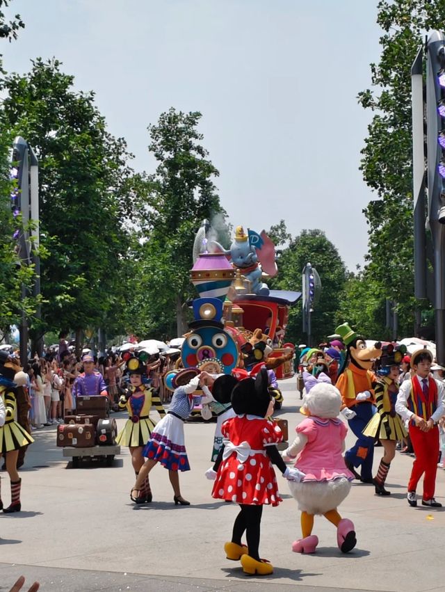 Shanghai’s Shimmering Icon: The Ultimate Disney Castle Experience