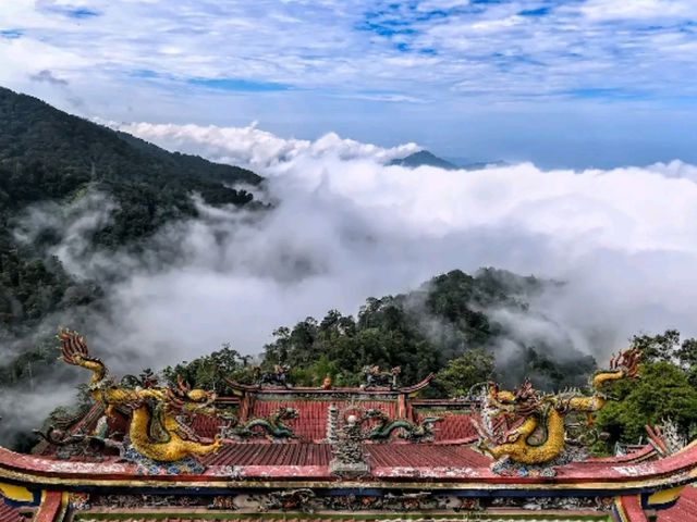 🛕 Chin Swee Caves Temple: A Spiritual Escape Above the Clouds