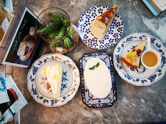 See Calm Cafe Phuketแวะมานั่งใจเย็นก่อนขึ้นเครื่อง