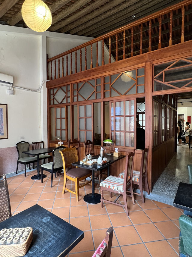 レトロモダンな雰囲気と台湾茶を楽しむ「南街得意」