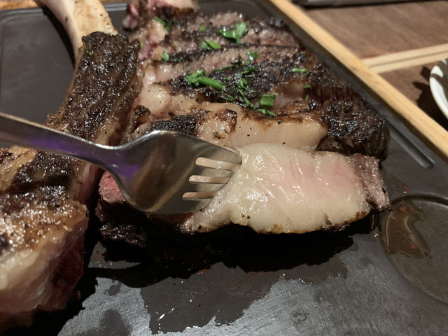 🍷 Opus Bar & Grill – A Flavorful Dining Experience at Voco Orchard