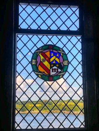 ปราสาท Dunguaire – อัญมณีแห่งยุคกลางริมทะเล🏰🇮🇪