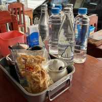 🥢 ข้าวซอยไก่เข้มข้นที่ร้านเนื้อตุ๋นรสเยี่ยมนิมมาน