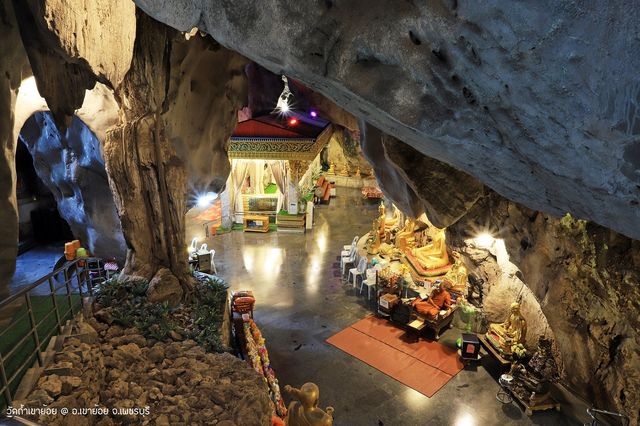 วัดถ้ำเขาย้อย เพชรบุรี