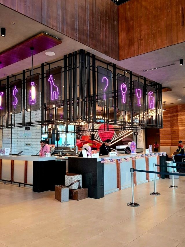 MOXY VIBRANT ATMOSPHERE IS SURE A BIG WINNER 💕