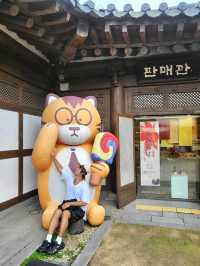 만추를 즐기는 전주한옥마을 작품 전시관