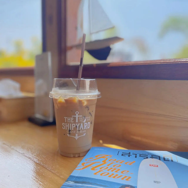 ร้านกาแฟลับในคานเรือ (อู่ซ่อมเรือ) 