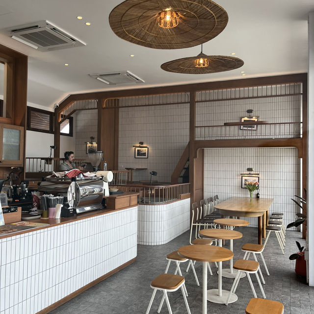  เกี๊ยวหนองบัว & Second Café (วังหลัง)