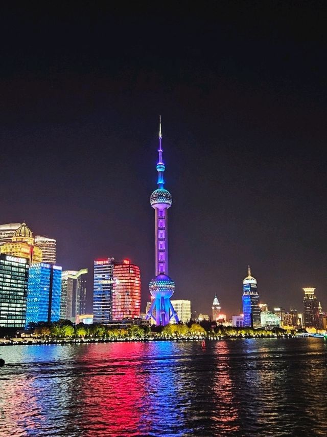 Shanghai Lights by Night: A Bund Cruise Experience 🌆🚢 Shanghai Lights by Night: A Bund Cruise Experience 🌆🚢