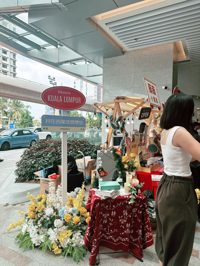 Malaysia’s Xmas Blazer Bash: Sunway Square Vibes 🎄✨ Malaysia’s Xmas Blazer Bash: Sunway Square Vibes 🎄✨