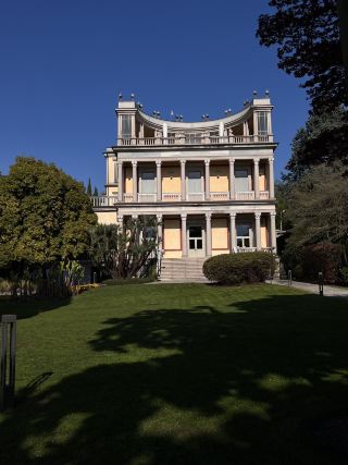 วิลล่าจูเลีย เวอร์เบเนีย – วิวอันงดงามบนทะเลสาบมัจจอเร 🌿