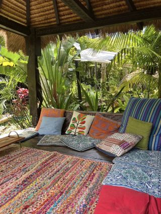 #2026 New Year's Day: I visited Bamboo Buddha - Cafe & Nursery. Located in the outskirts of the city, it was easily accessible by car. The cafe and plant sales area were combined. The plants lined the entrance, creating a different atmosphere from typical cafes. The atmosphere was relatively quiet at the time of my visit. 🌿

The menu focused on brunch and drinks, and I chose a basic menu. The food was mildly spicy, and the plating was clean and well-organized. The coffee had a pleasant acidity and balance, and overall, it was a pleasant experience. The ordering and serving process was relatively smooth, and the staff focused on providing basic guidance. ☕️

The plant sales area was well-organized, with a variety of varieties on display, making it ideal for browsing. The store was clean at the time of my visit, and the space itself was perfect for enjoying a meal. Considering the location, layout, and convenience, I felt like it was a great cafe for a quiet meal. 🙂