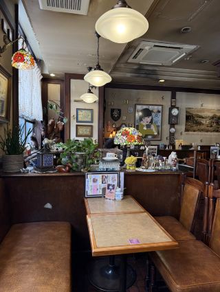 Koffer咖啡館的復古魅力和吐司