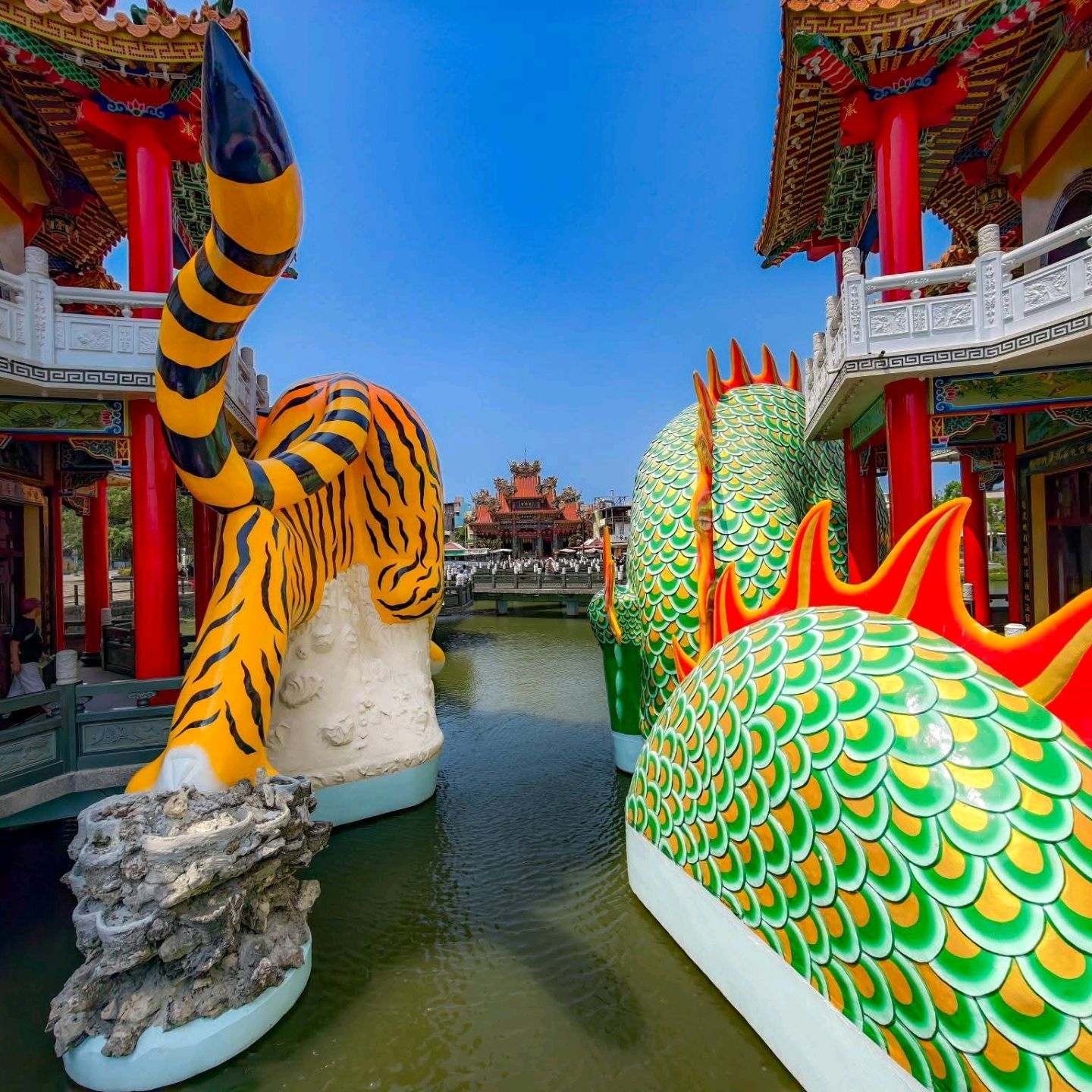dragon and tiger pagodas