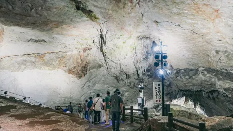 下関旅行・山口のおすすめスポット 日本の観光地・天然記念物「秋芳洞」。 — traveler post in 美祢