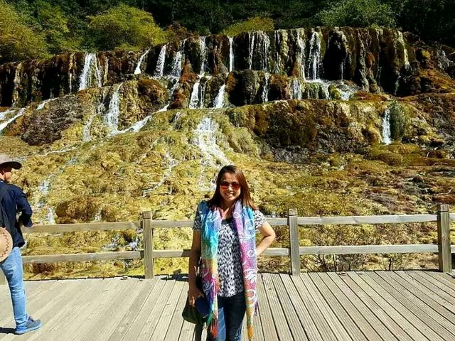 Vibrant Natural Pools: Huanglong 🇨🇳