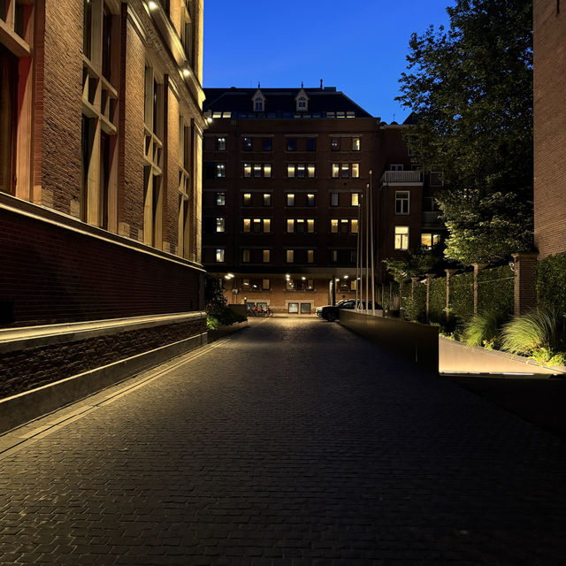 現代建築のスタイルを融合させたConservatorium Hotel