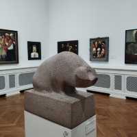 Take a beark at Latvian National Museum of Art. 🎨🖼️