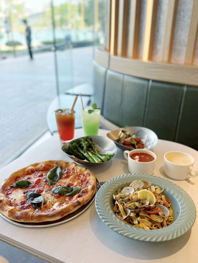 餐廳望住海旁，lunch set抵食