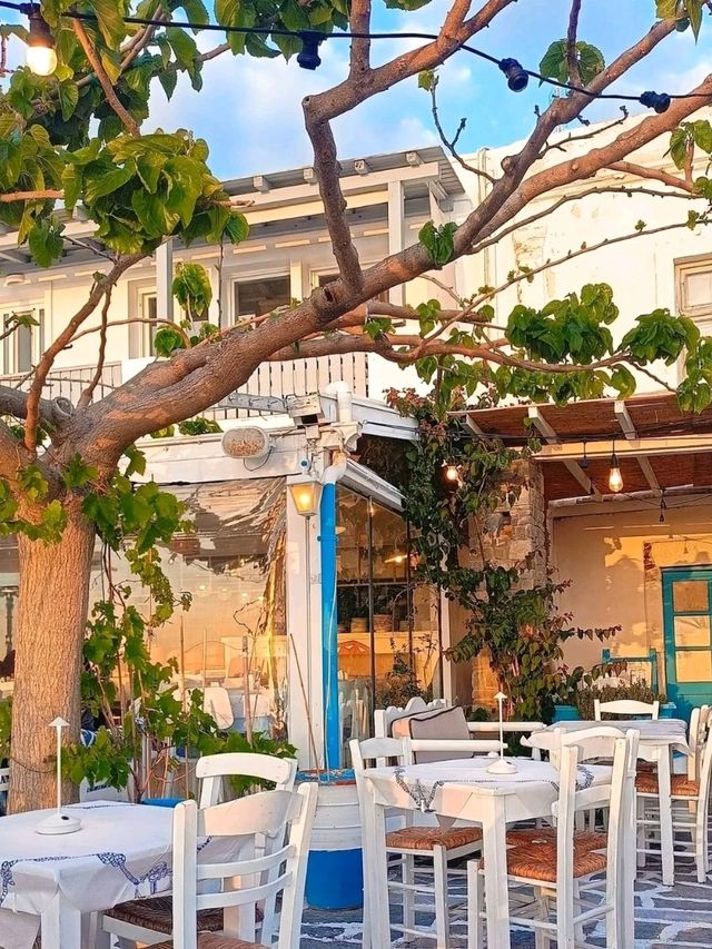 🌊 Paros: A Perfect Blend of Cycladic Charm and Vibrant Island Life 🇬🇷✨