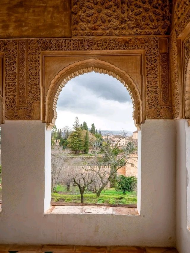 🌄 The Hills of Granada: A Tapestry of History and Breathtaking Views 🇪🇸✨