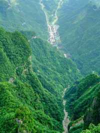 Floating Mountains and Hidden Paths: A Day in Zhangjiajie