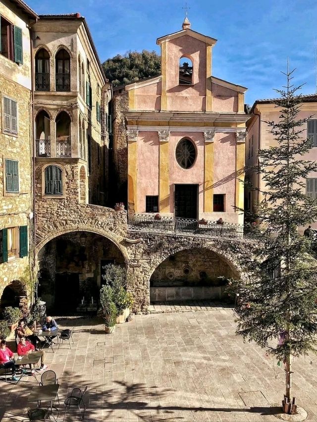  The Painted Silence of Apricale – Italy’s Timeless Hill Village