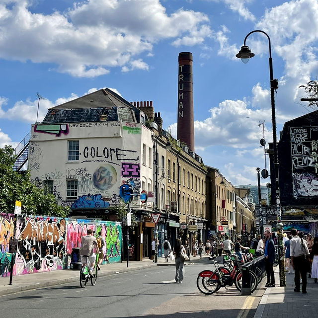 London🇬🇧Shoreditch & Its Canvas of Graffiti: London's Urban Art Gallery! 🏙️✨