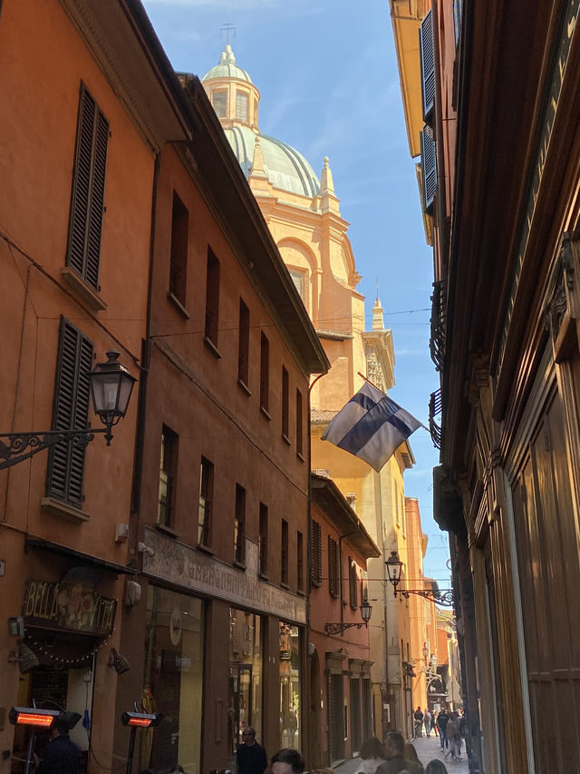 Exploring Bologna – Porticoes, Pasta, and a City Full of Character