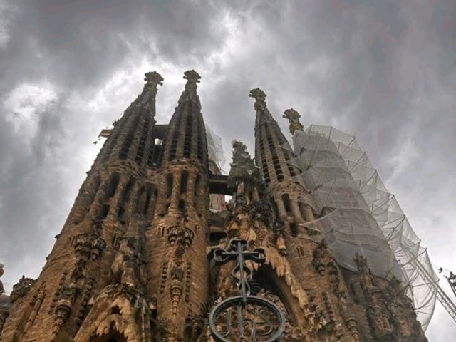 Exploring Barcelona: Sagrada Família & Beyond 🏛️🌞