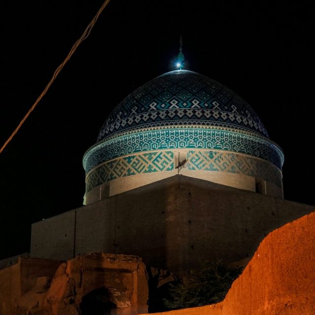 Yazd: The City That Turns Blue at Night ๐๐ Yazd: The City That Turns Blue at Night ๐๐