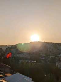 Ultimate Göreme Getaway: Sunrise, Hot Air Balloons, & Cave Cafes 🏜️🎈