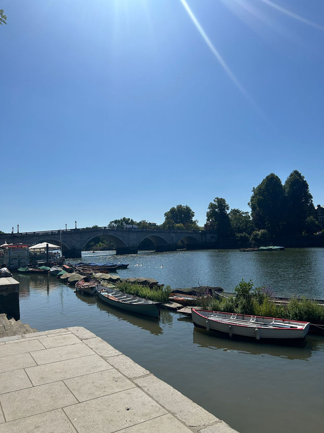 Is this a charming small city or London ? Believe it or not this London