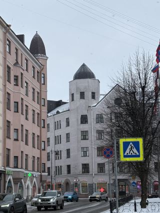 AOオツソハウス：ヴィボルグの歴史的な宝石、赤の広場に佇む