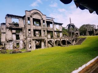勇気のこだま：時を超えるコレヒドール島の物語。
