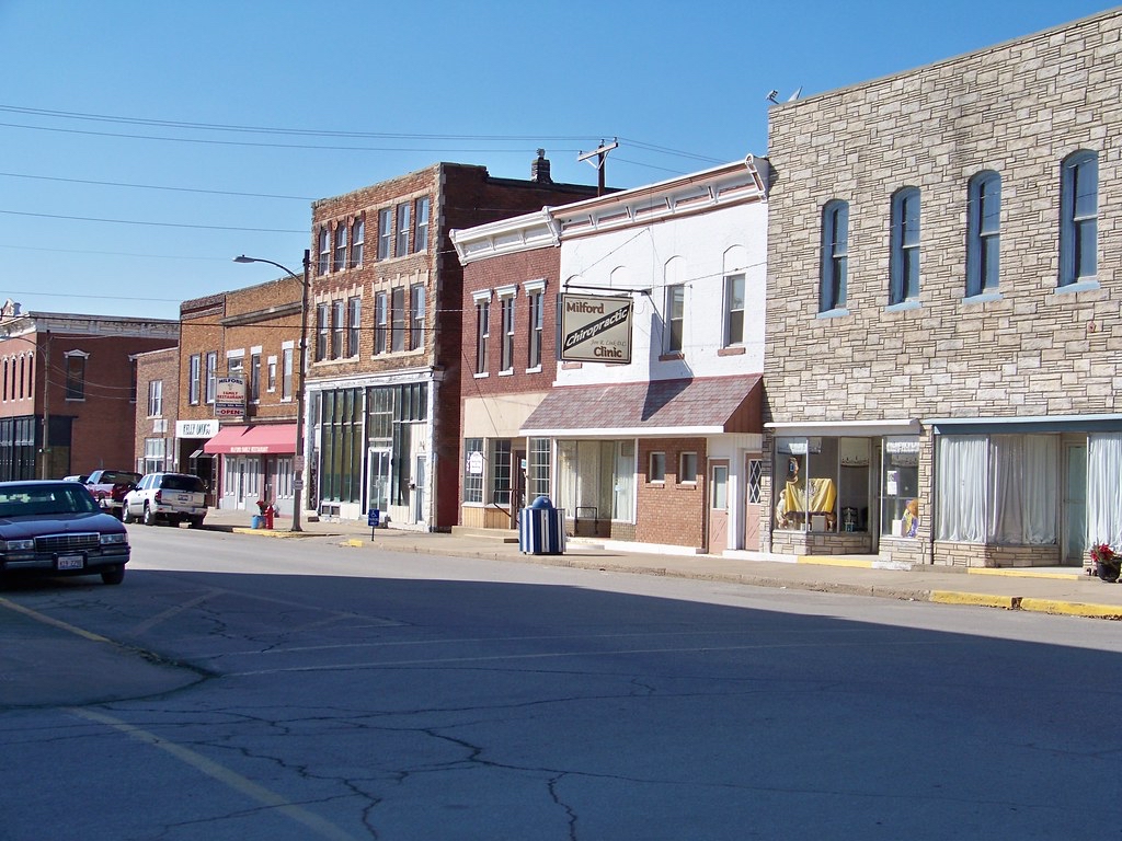 Bardstown — The American Town Where Bourbon Barrels Age in the Hills and History Is Distilled in Eve