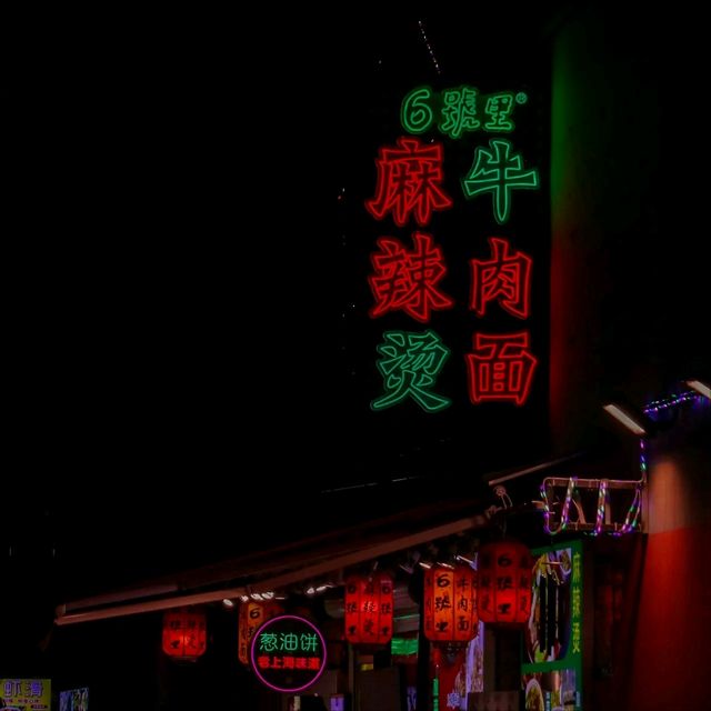 City Life at Nanjing Road, Shanghai 🏢🛍🌉