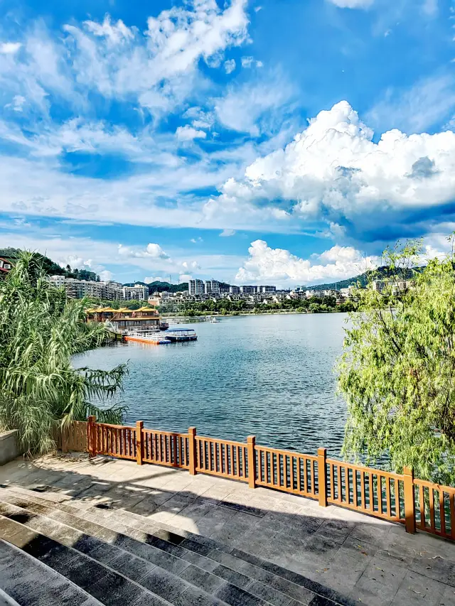 Qiandao Lake Xiyuan Park, the garden lake view is intoxicating