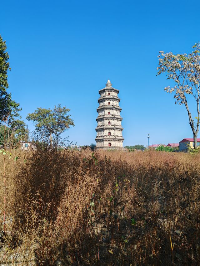 涿州雙塔，位於河北省涿州市老城區東北隅