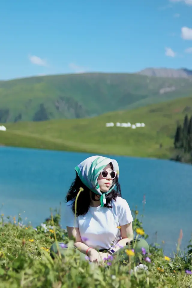 May Xinjiang Yili Loop Tour | Grasslands, Flower Seas, Snow Mountains, Cattle and Sheep