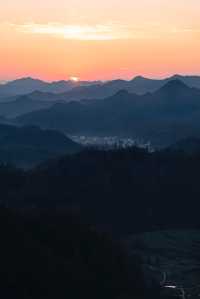 皖南版千里江山圖，飄在雲端的古村