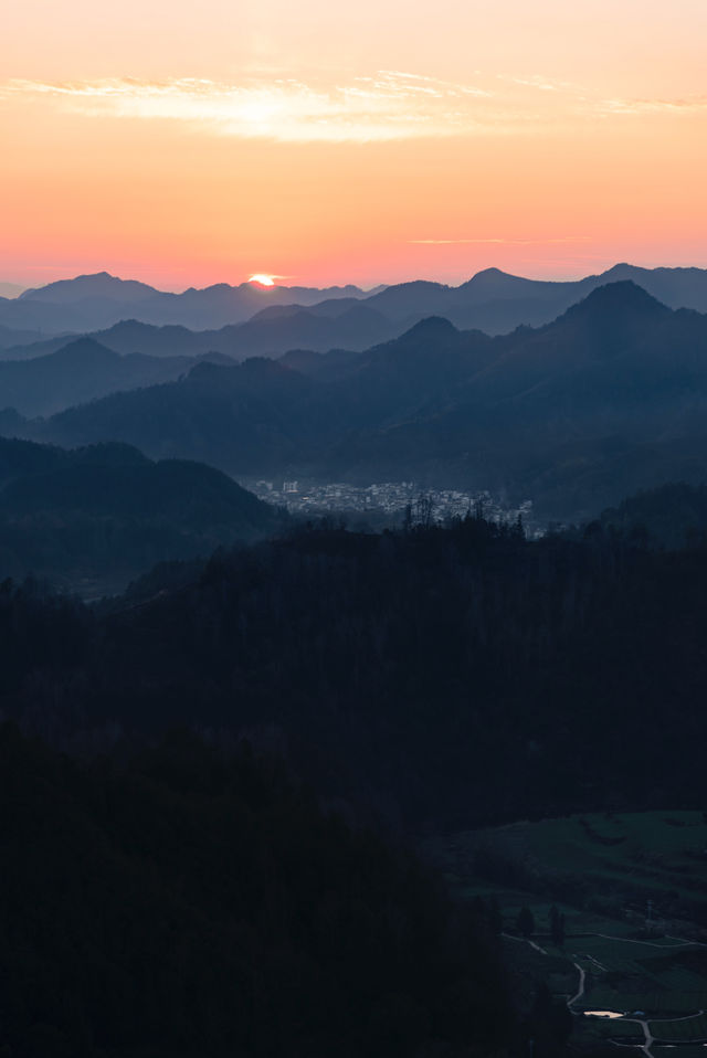 皖南版千里江山圖，飄在雲端的古村