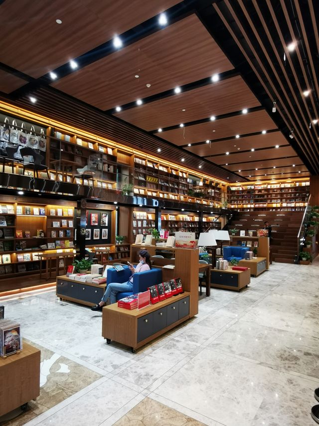 書香氣華，書店明星，閱讀寶地，泰舍書局