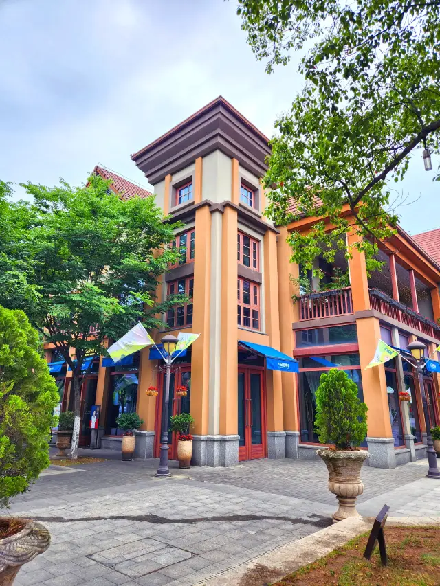 A great destination for vacation and leisure, Dayu Bay Style Commercial Street