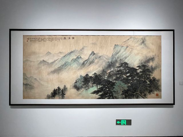 回想起那些波瀾壯闊的往昔歲月，看看今天，我們正走在大路上