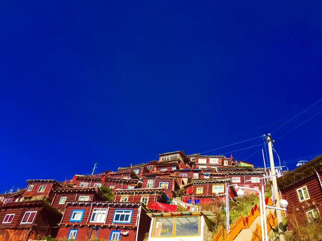 色達~不只是色彩的衝擊，還有心靈的震撼。