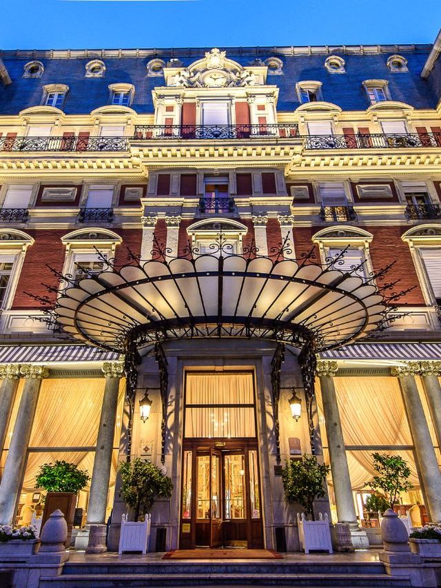 🌟 Biarritz Bliss: Unwind at Hôtel du Palais 🌊