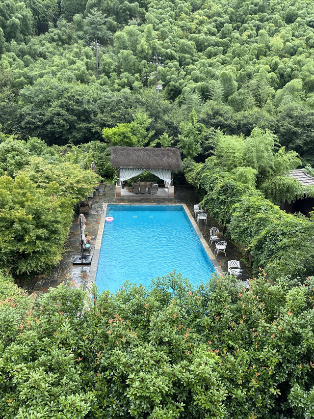 週末｜住進山裡最美民宿
